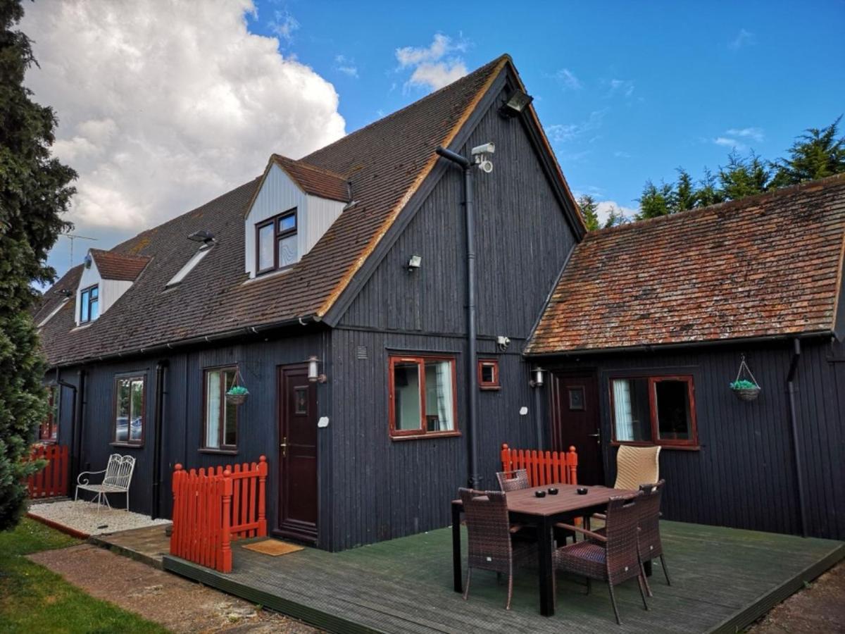 Streatley  Chalet Cottages מראה חיצוני תמונה